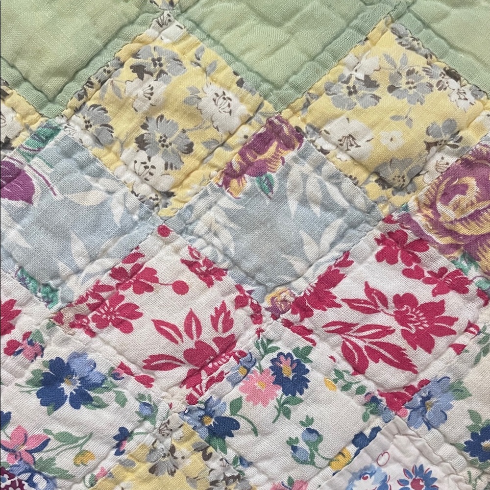 Vintage Floral Patchwork Quilted Mat - Picture 4 of 4